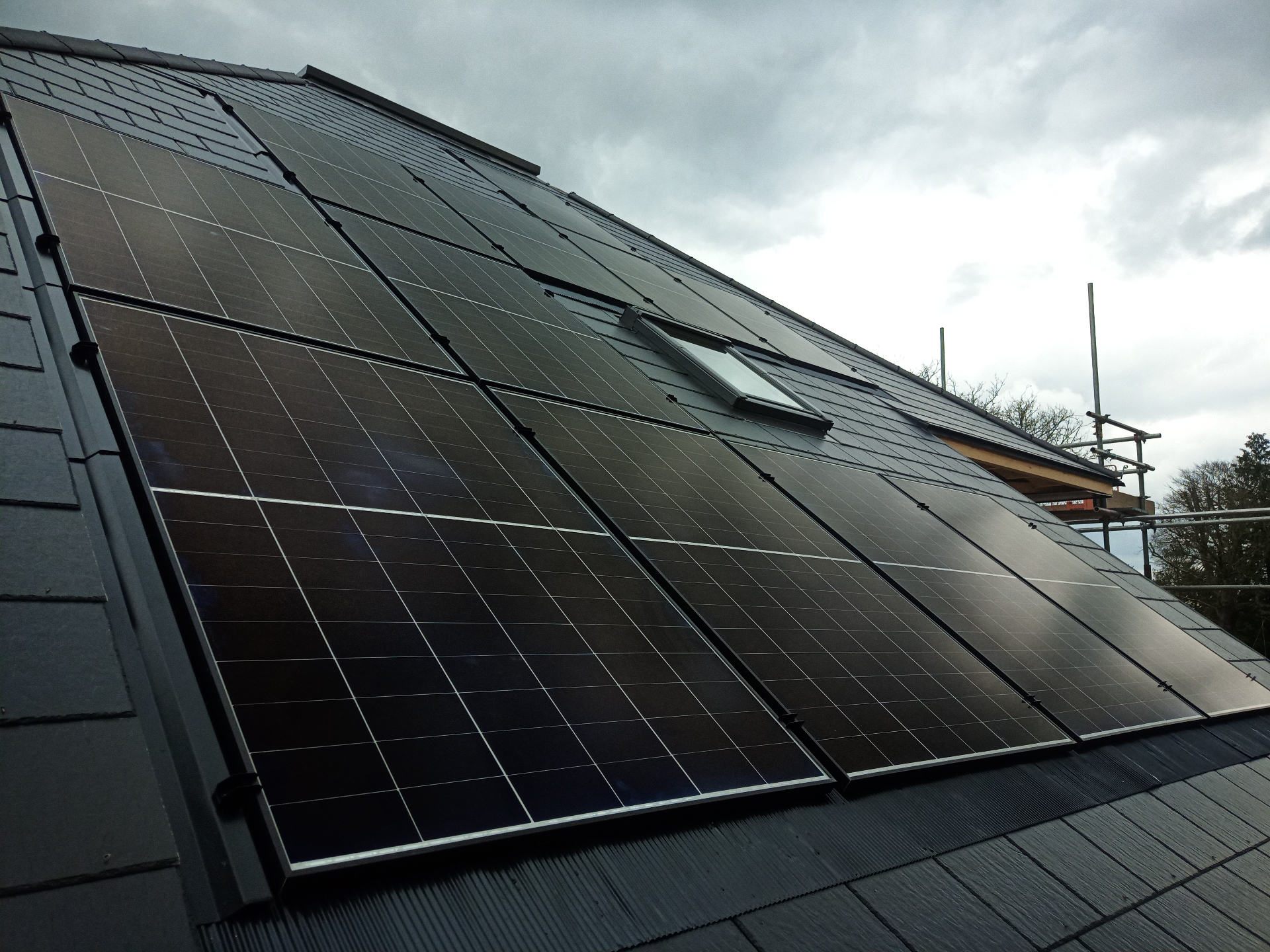 11x Trina Solar Vertex S+ 440W with BYD battery stack. — solar PV installation in Warlingham by Solid Electrical